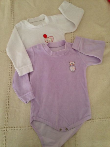 2 bodys plush manga comprida 1 só preço Tam 2 anos